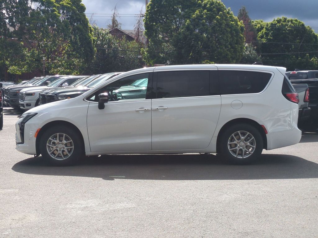 2027 Chrysler Pacifica Select Gresham OR