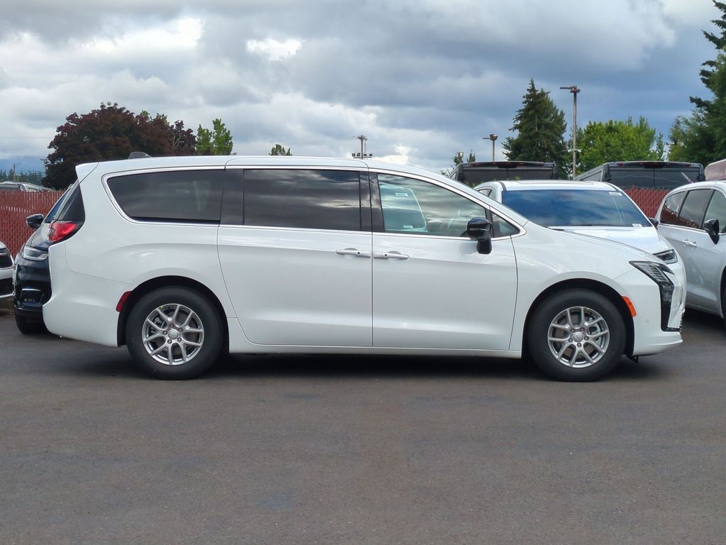 2027 Chrysler Pacifica Select Gresham OR