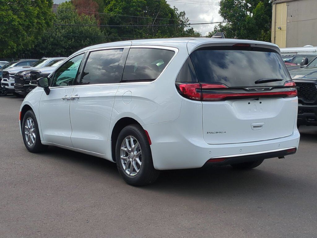2027 Chrysler Pacifica Select Gresham OR