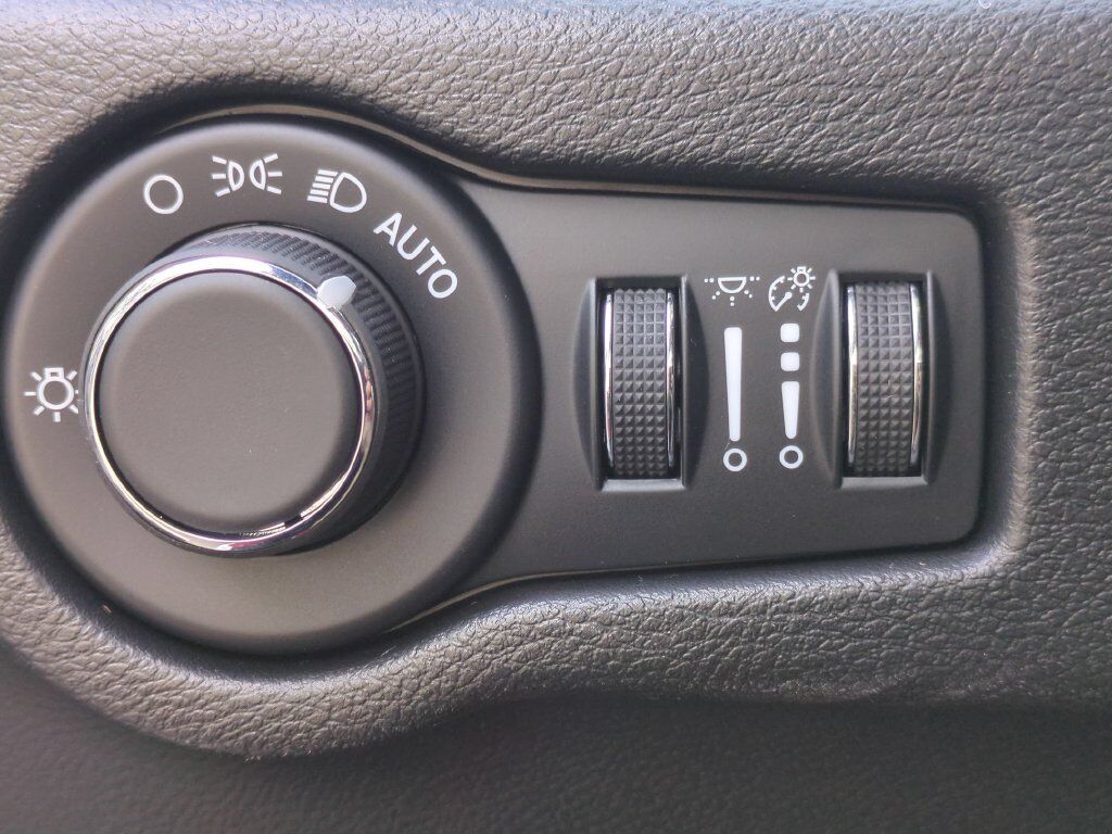 2027 Chrysler Pacifica Select Gresham OR