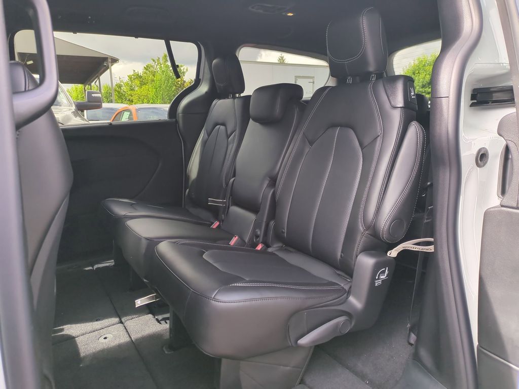 2027 Chrysler Pacifica Select Gresham OR
