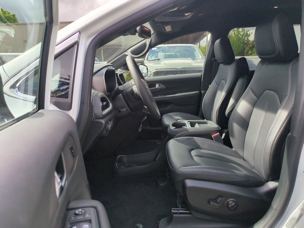2027 Chrysler Pacifica Select Gresham OR