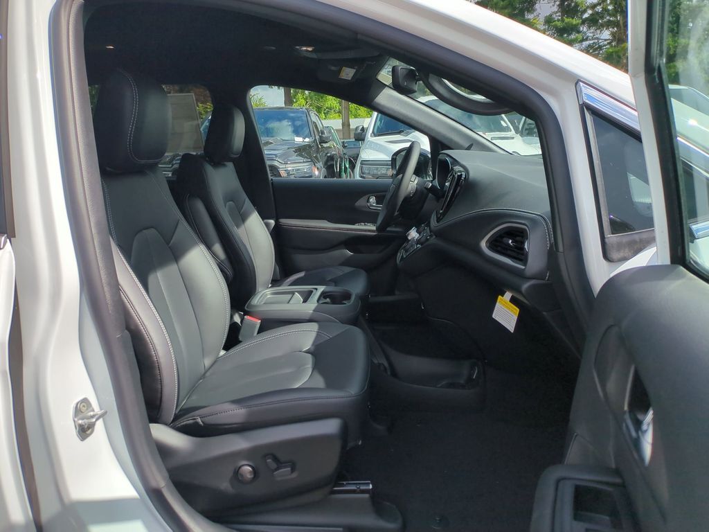2027 Chrysler Pacifica Select Gresham OR