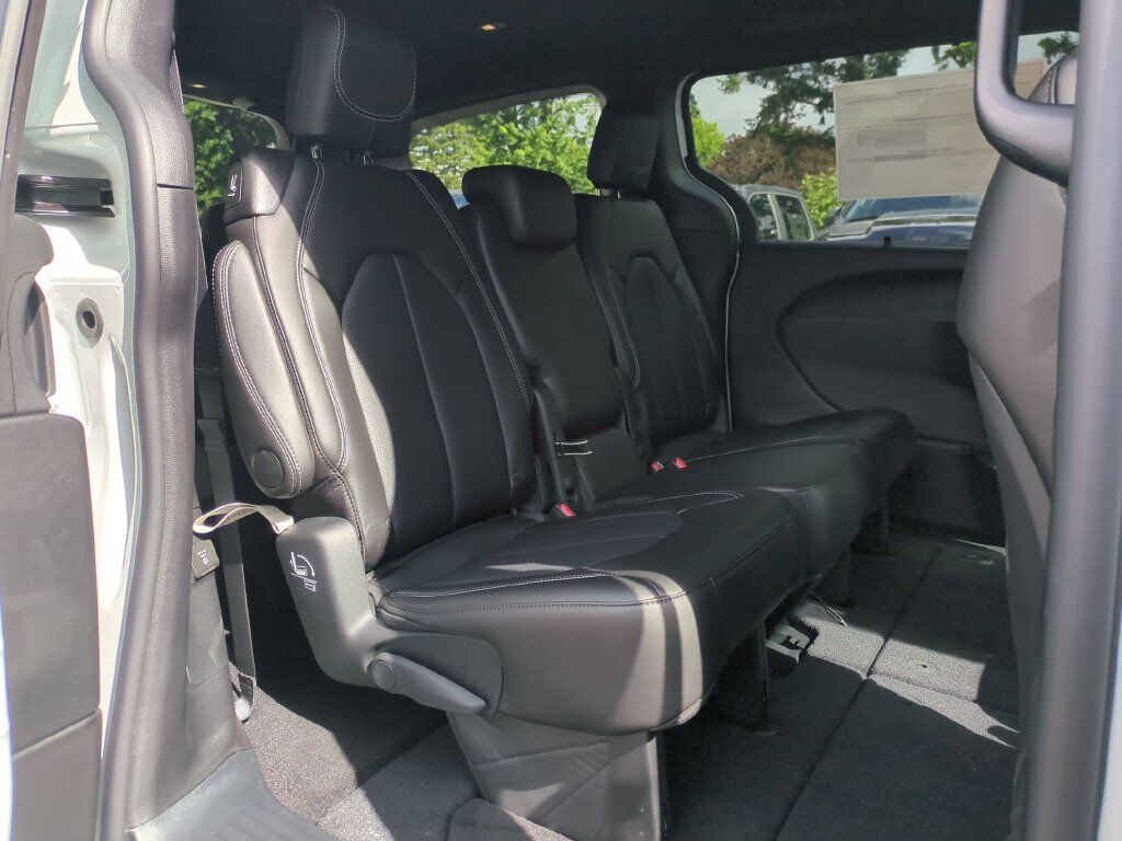 2027 Chrysler Pacifica Select Gresham OR