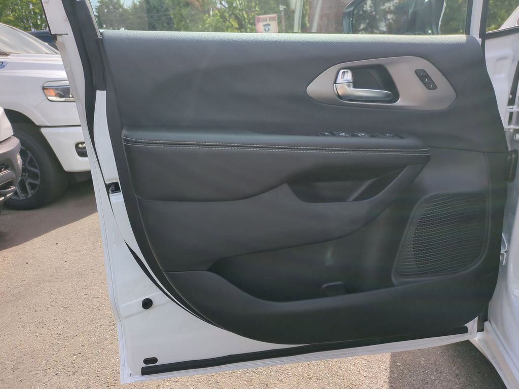 2027 Chrysler Pacifica Select Gresham OR