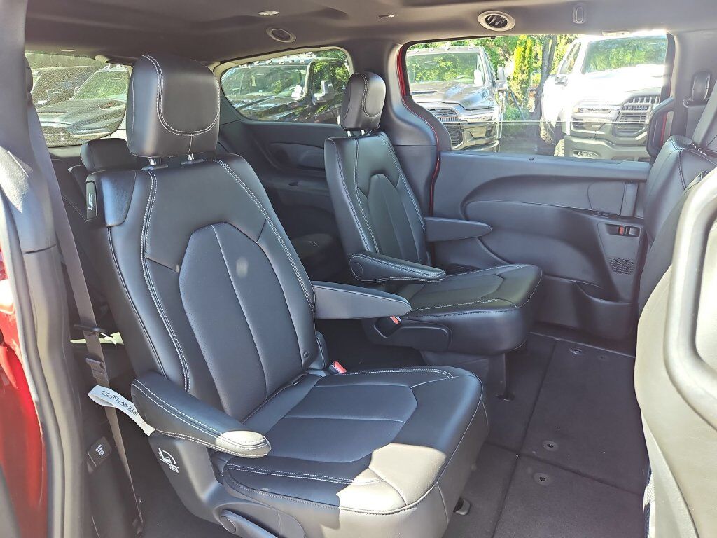 2027 Chrysler Pacifica Select Gresham OR