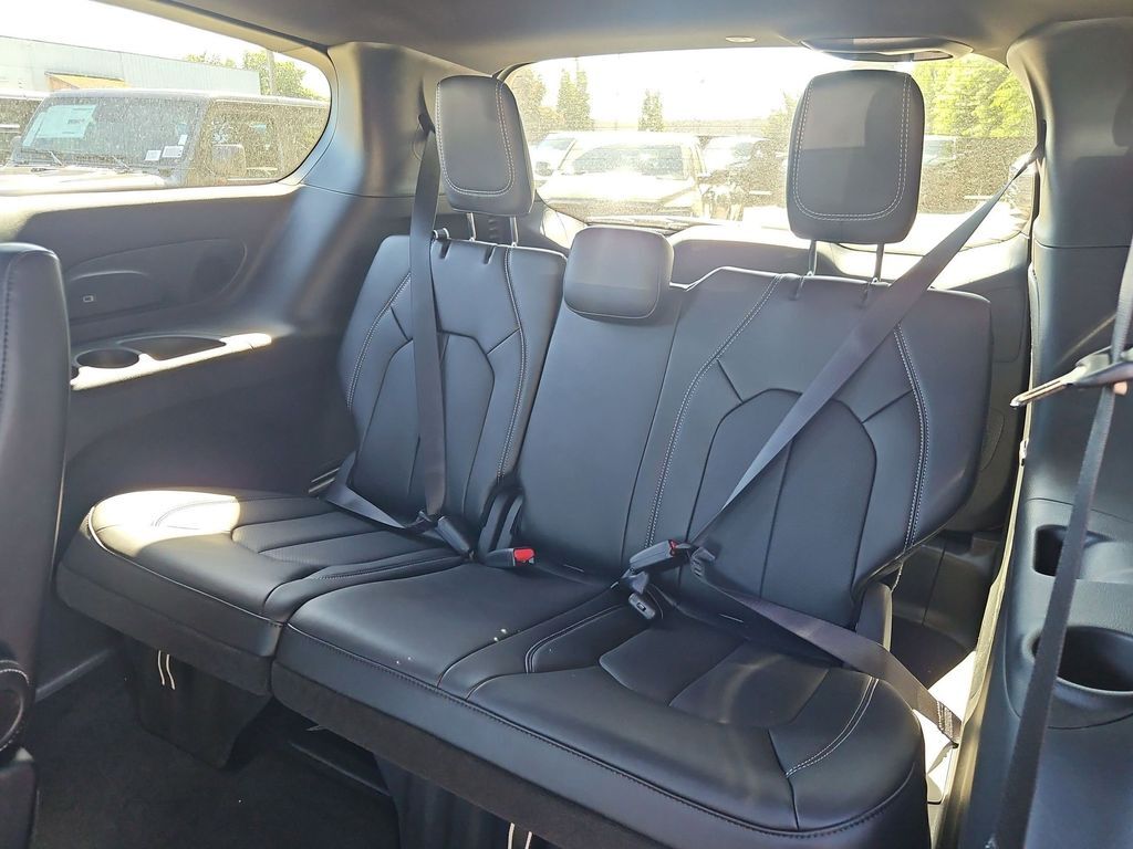 2027 Chrysler Pacifica Select Gresham OR