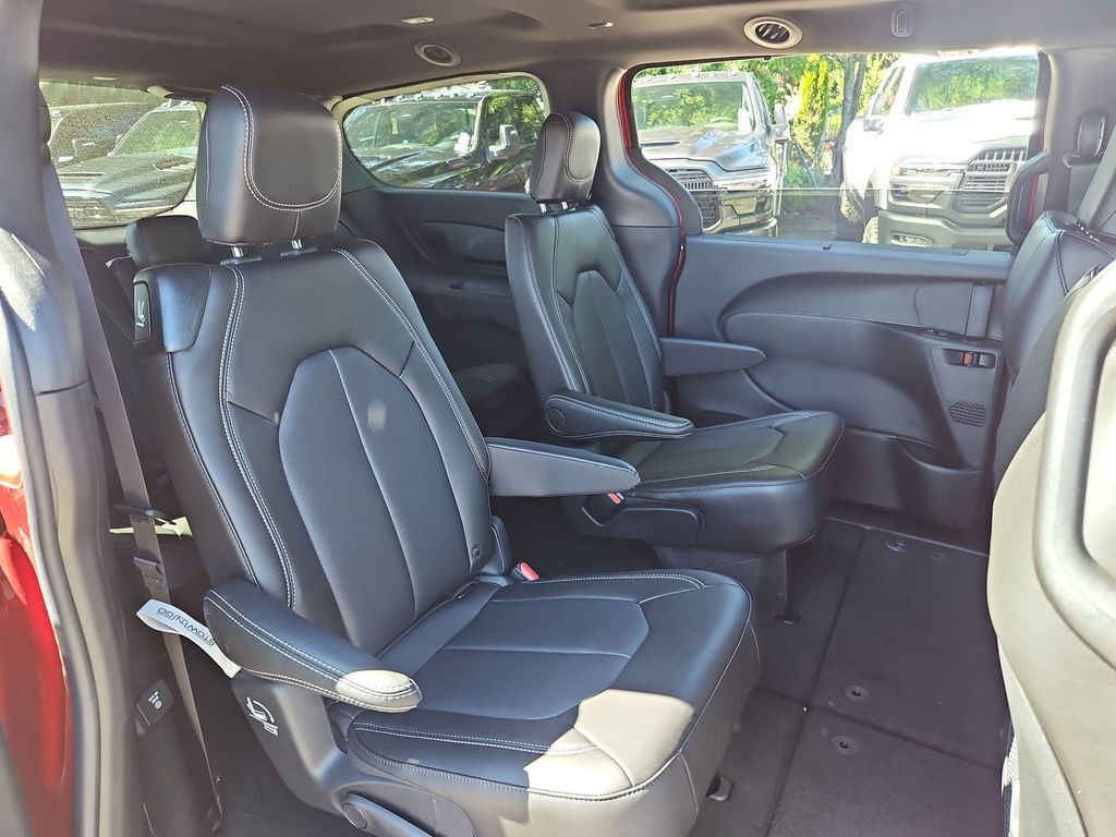 2027 Chrysler Pacifica Select Gresham OR
