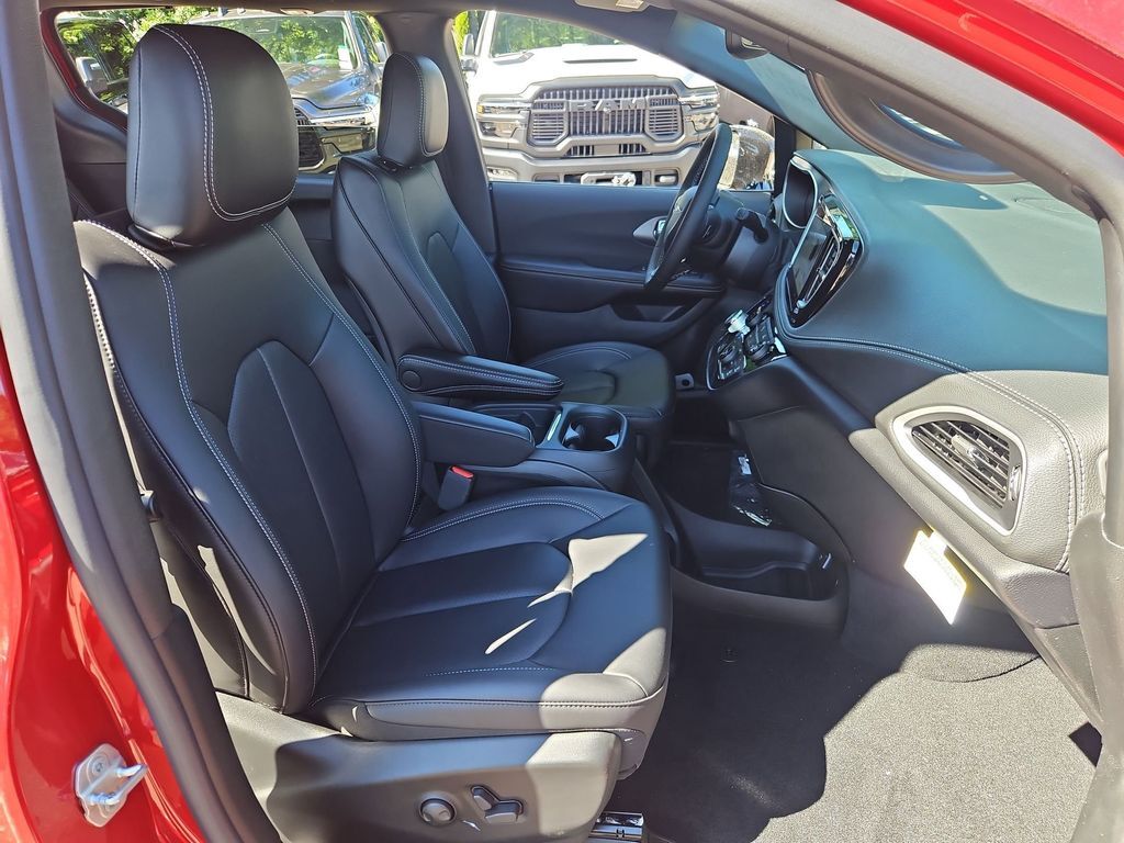 2027 Chrysler Pacifica Select Gresham OR