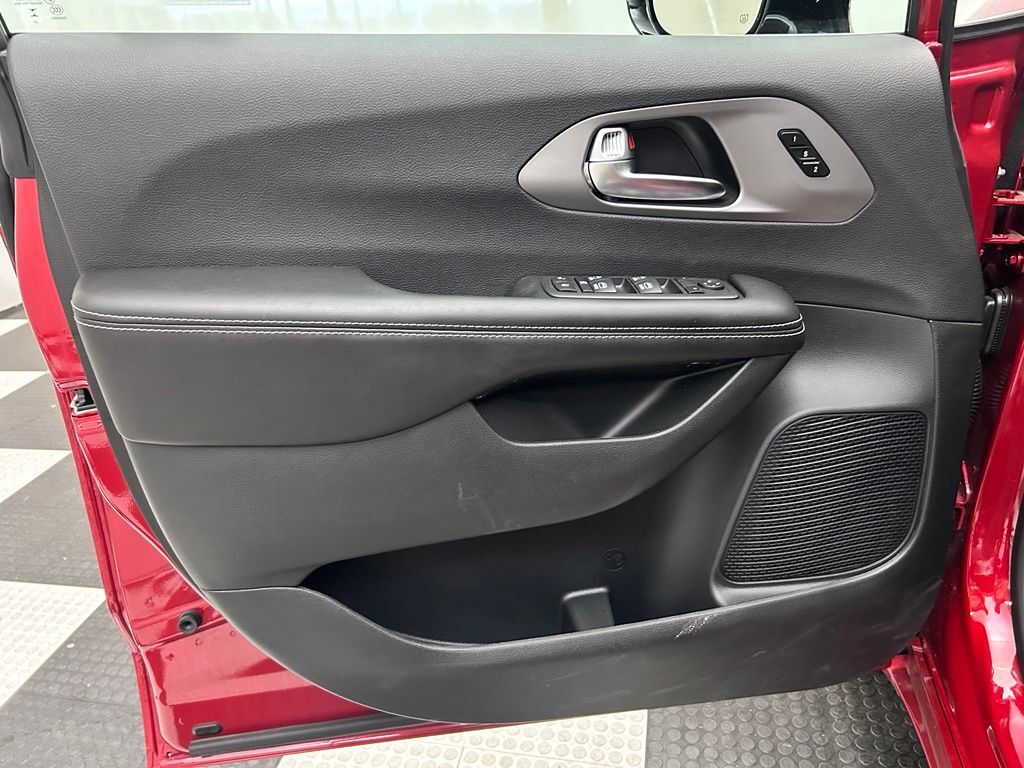 2027 Chrysler Pacifica Select Portland OR