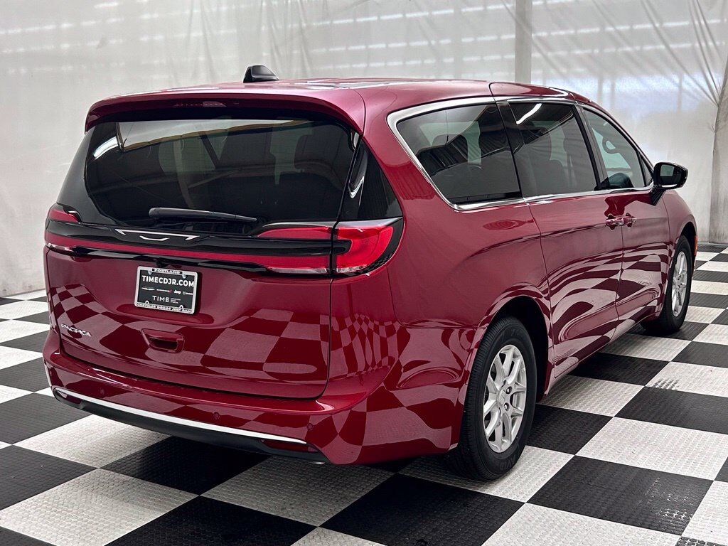 2027 Chrysler Pacifica Select Portland OR