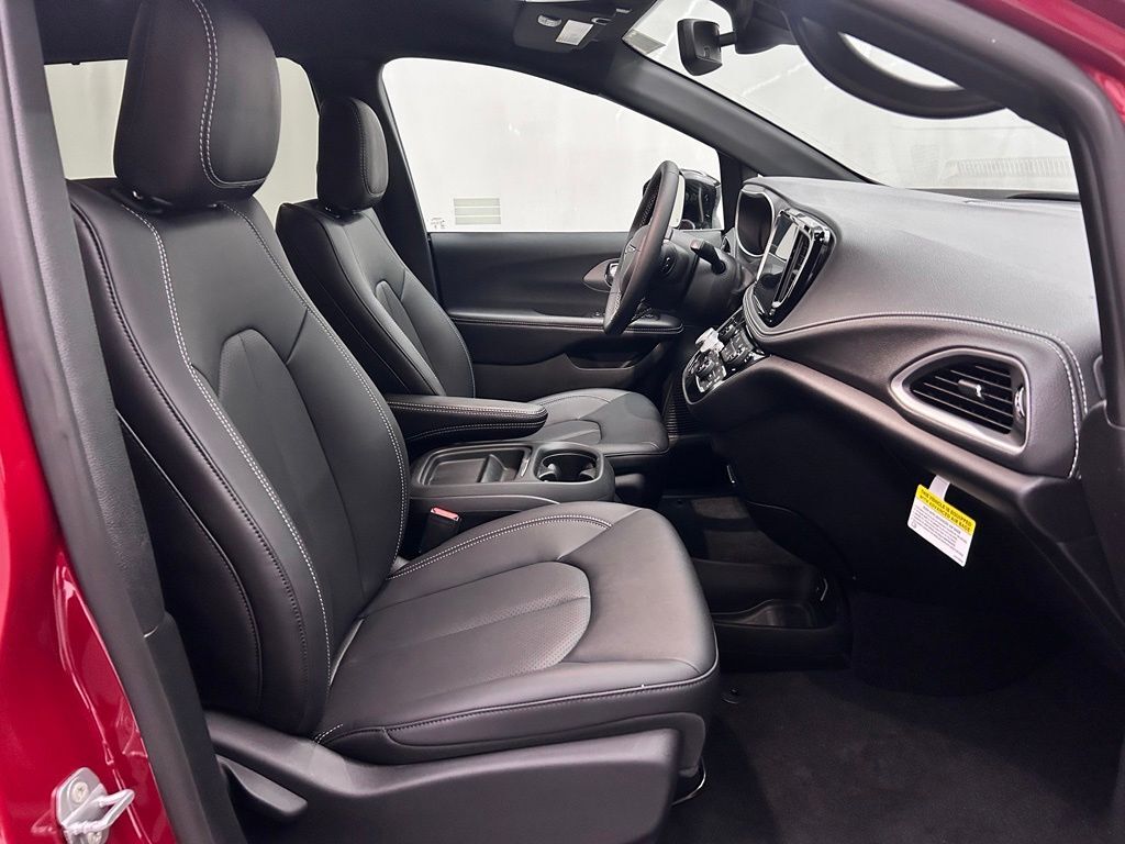 2027 Chrysler Pacifica Select Portland OR
