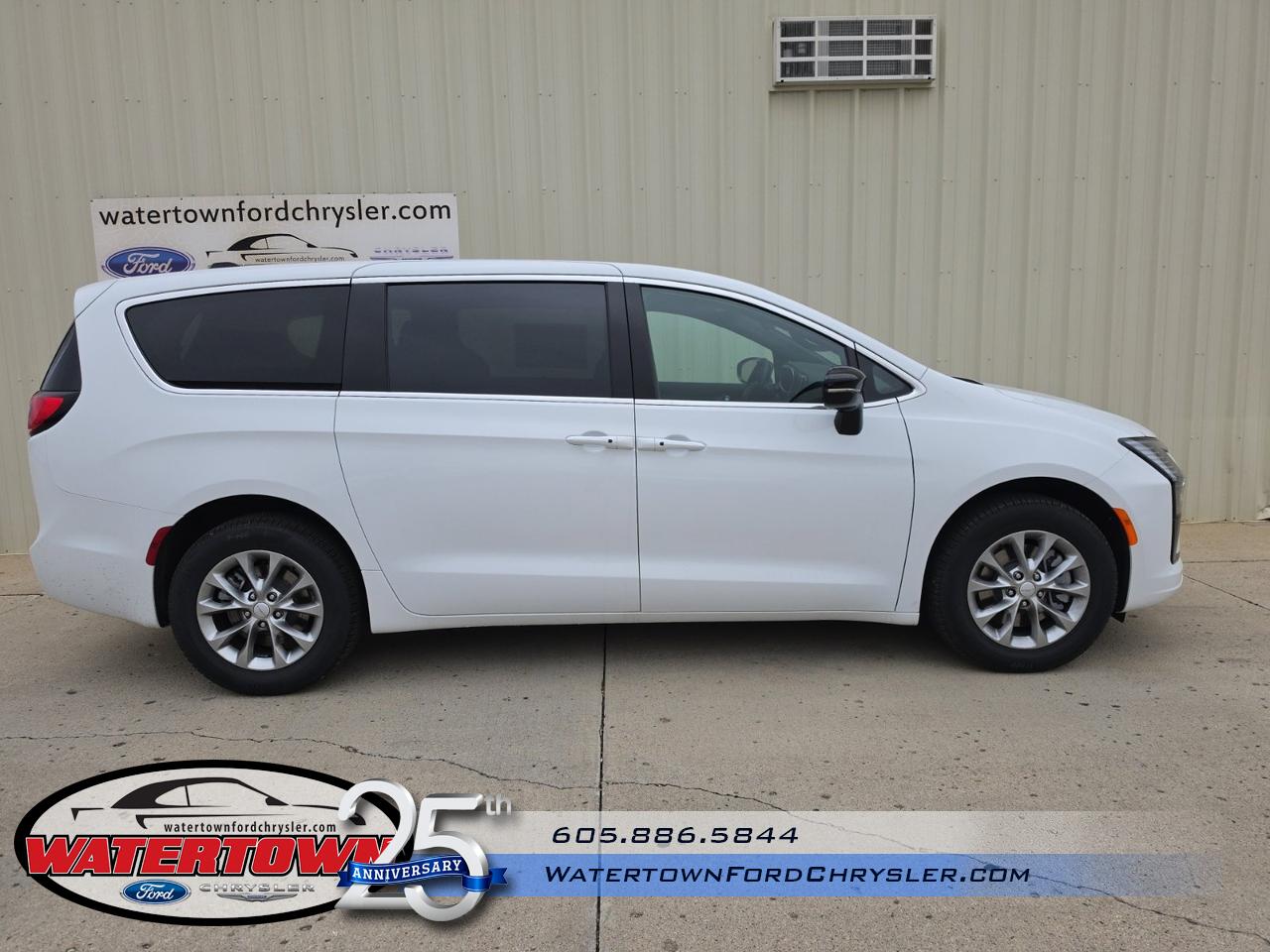 2027 Chrysler Pacifica Select
