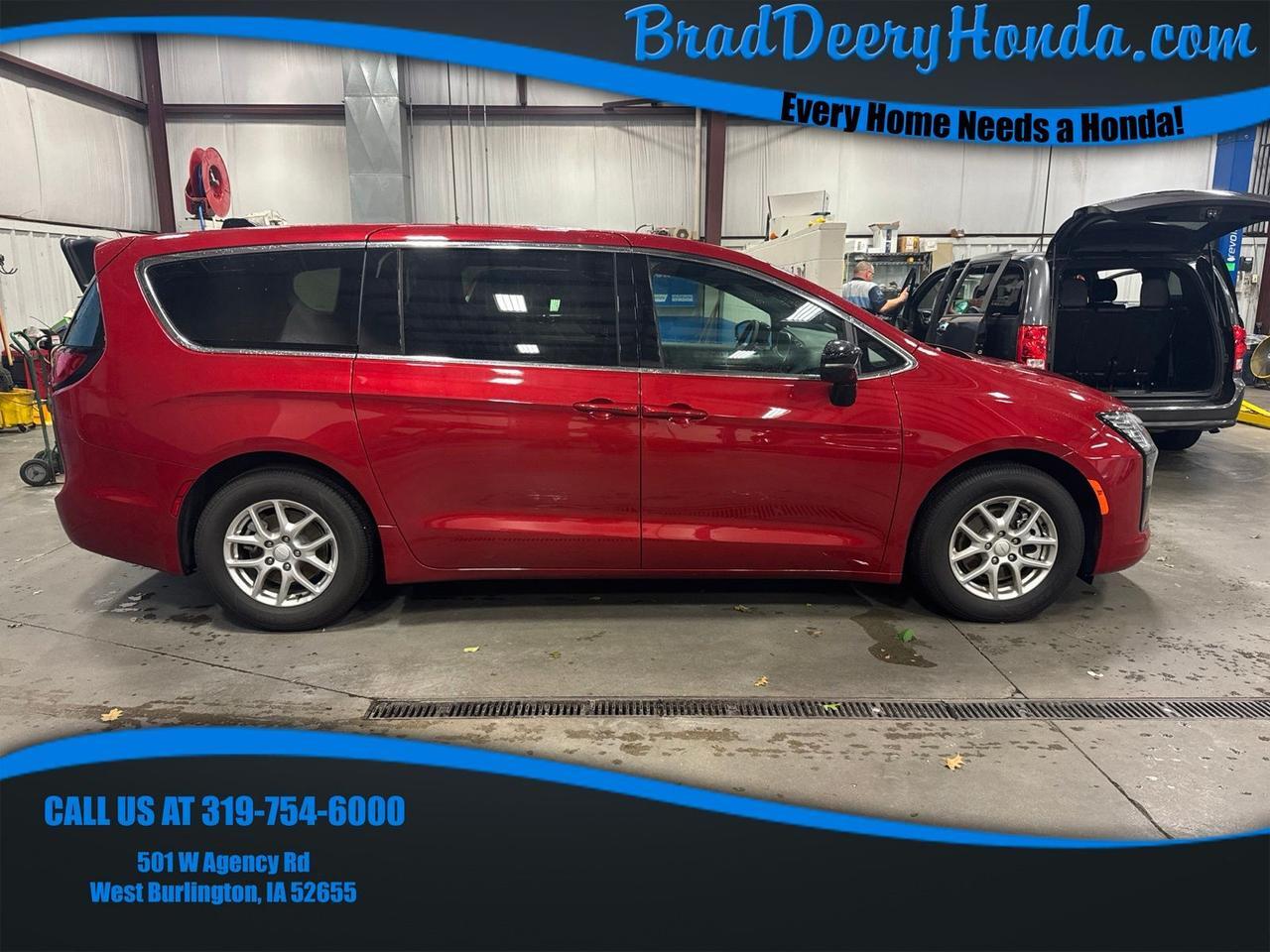 2027 Chrysler Pacifica Select
