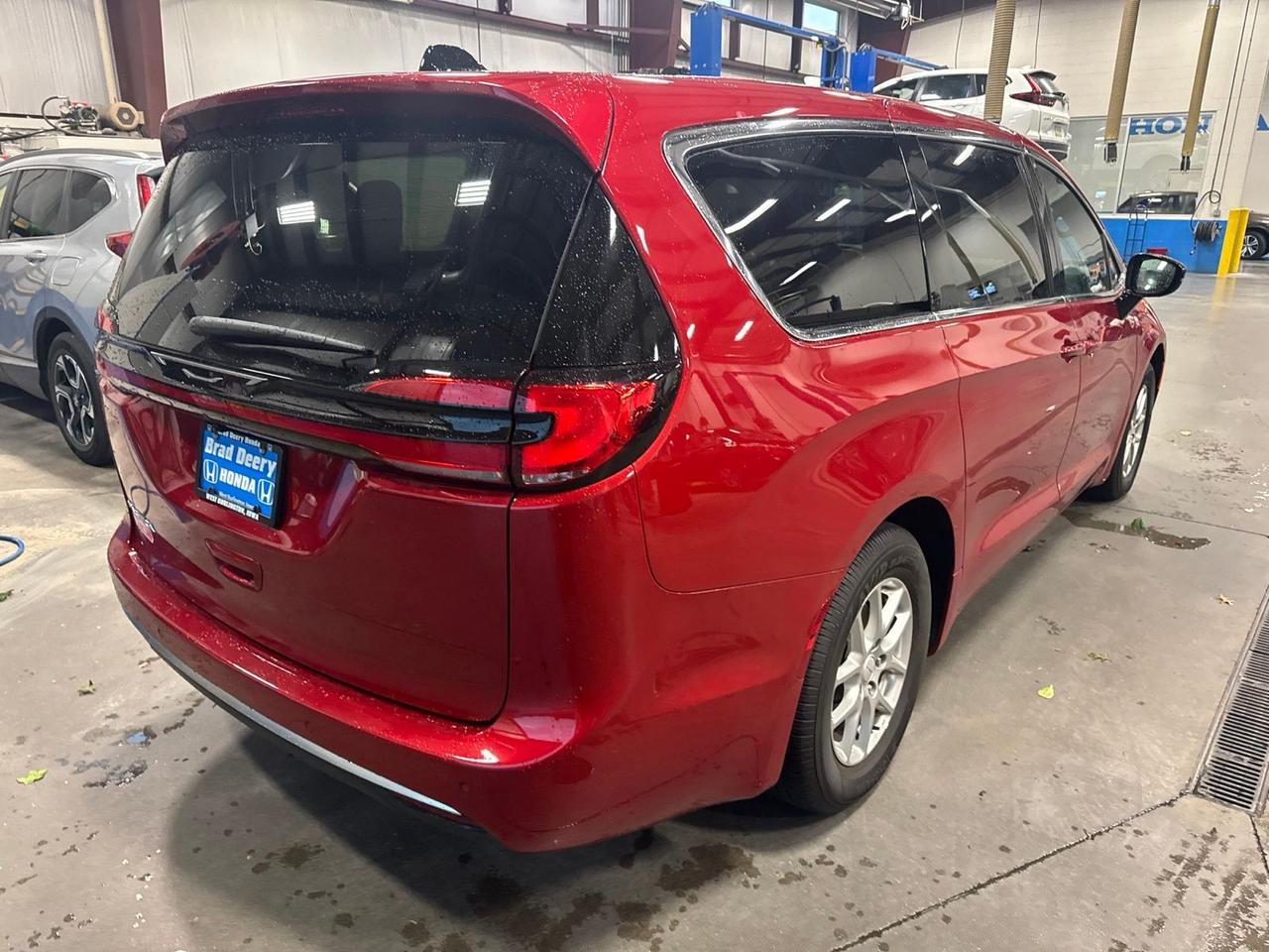 2027 Chrysler Pacifica Select West Burlington IA