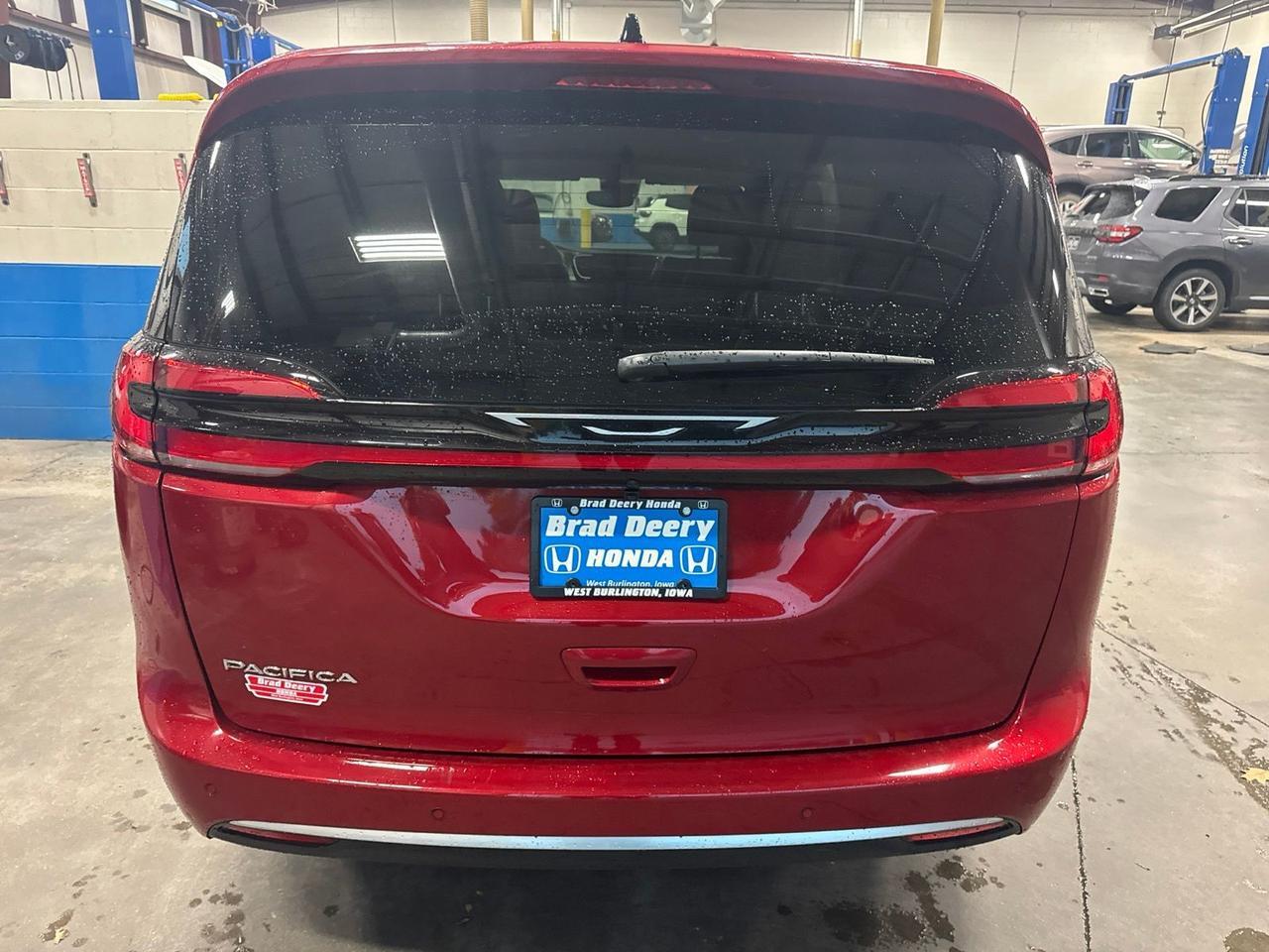 2027 Chrysler Pacifica Select West Burlington IA