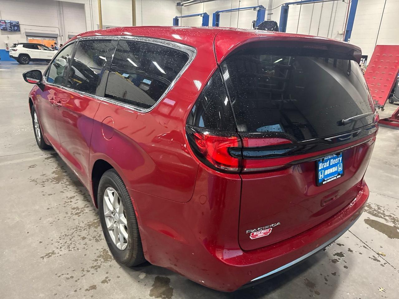 2027 Chrysler Pacifica Select West Burlington IA