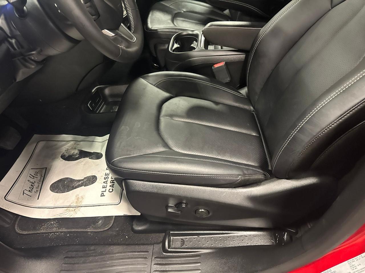2027 Chrysler Pacifica Select West Burlington IA