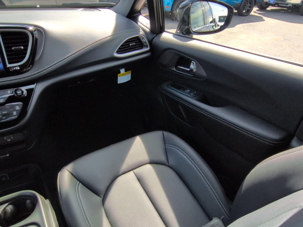 2027 Chrysler Pacifica Select Winder GA