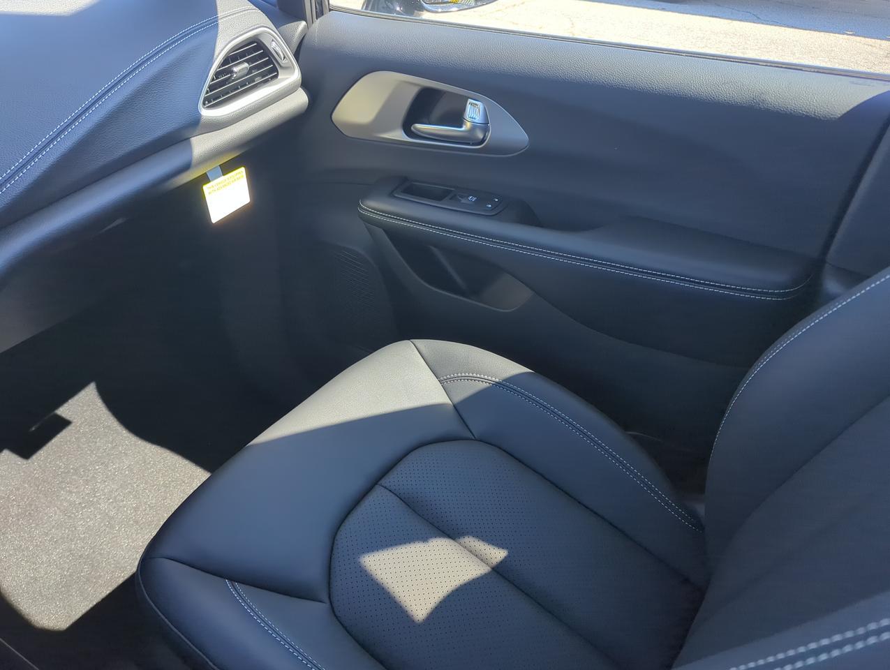 2027 Chrysler Pacifica Select Winder GA