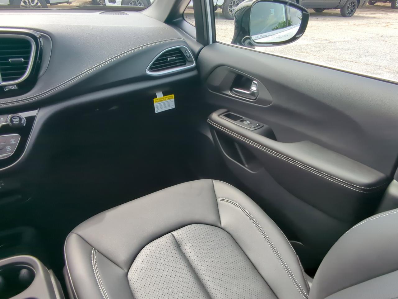 2027 Chrysler Pacifica Select Winder GA