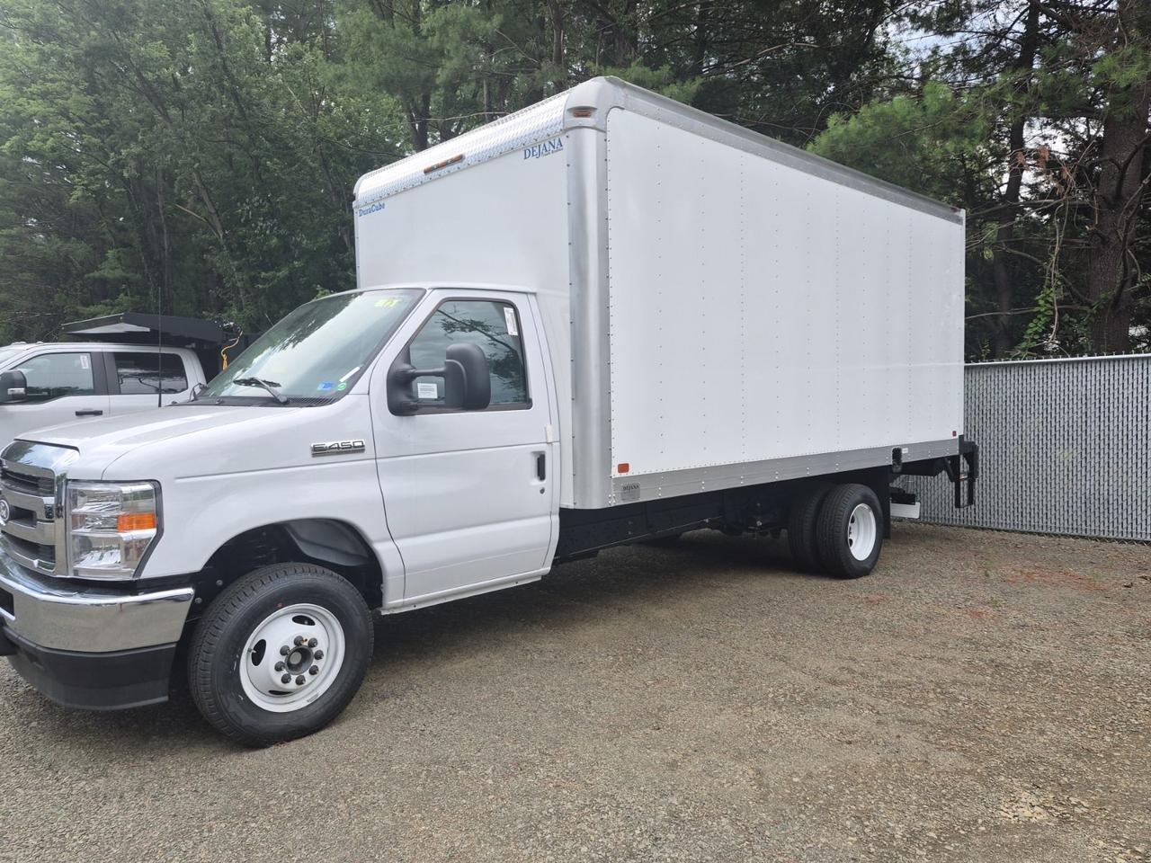 2027 Ford E-450SD BOX TRUCK