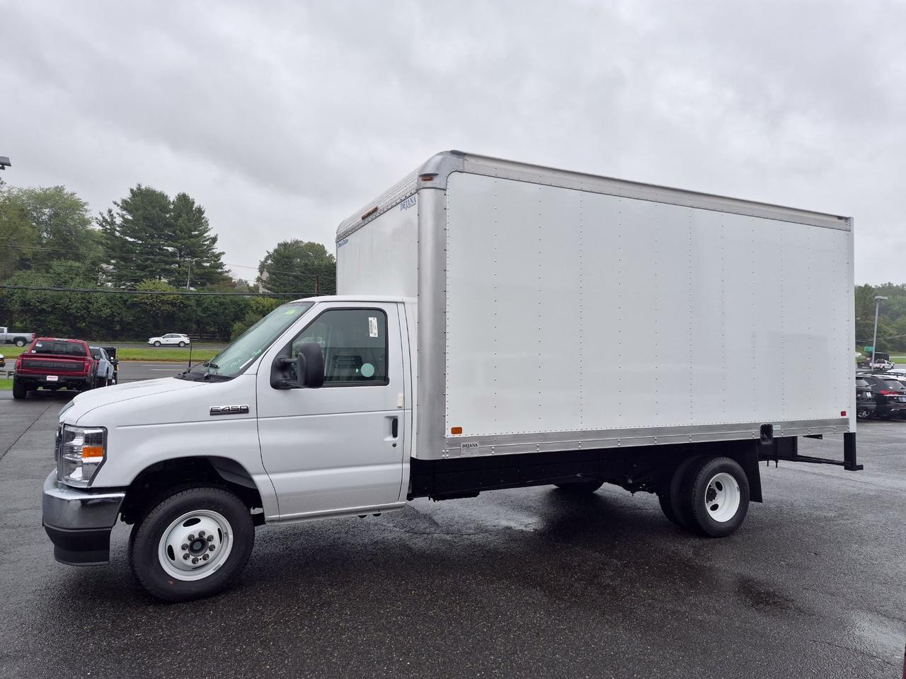 2027 Ford E-450SD