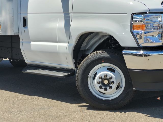 2027 Ford E-450SD Base