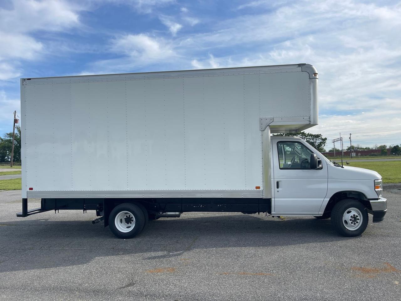 2027 Ford E-450SD Base