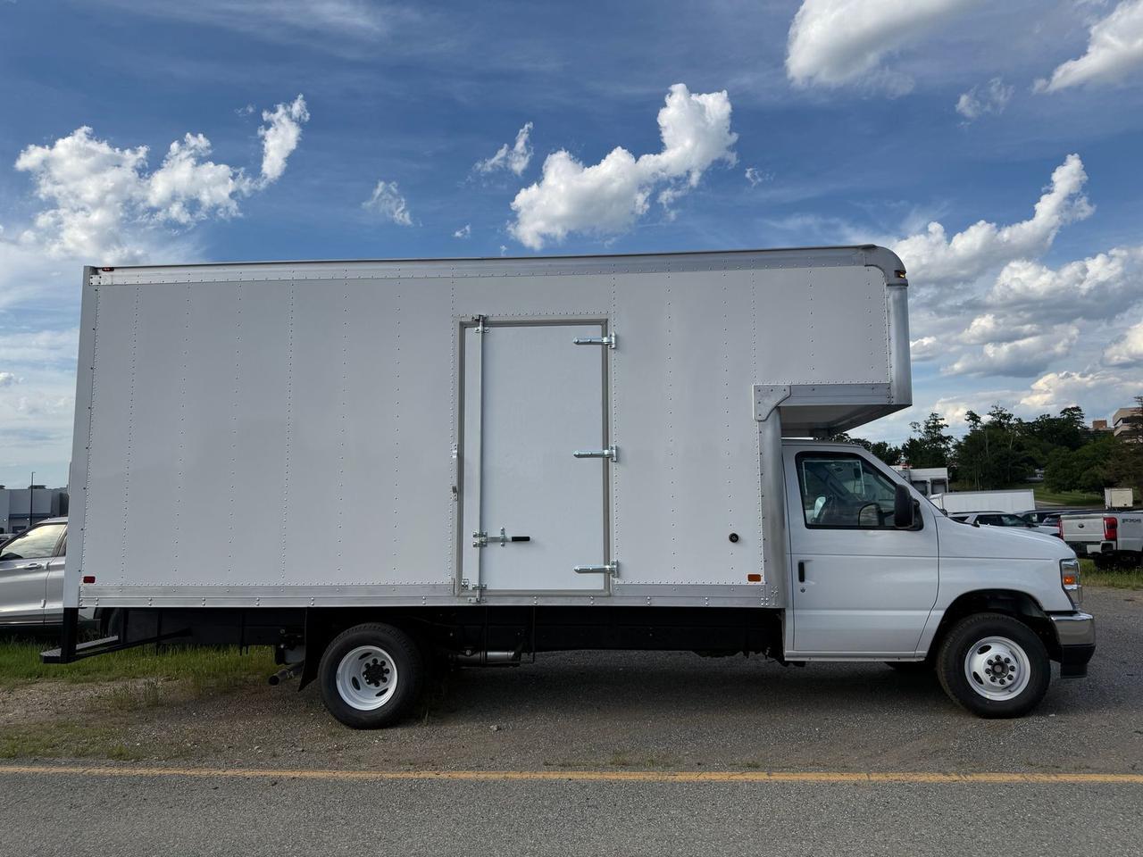 2027 Ford E-450SD