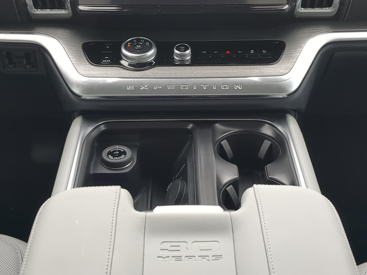 2027 Ford Expedition Platinum Appleton WI