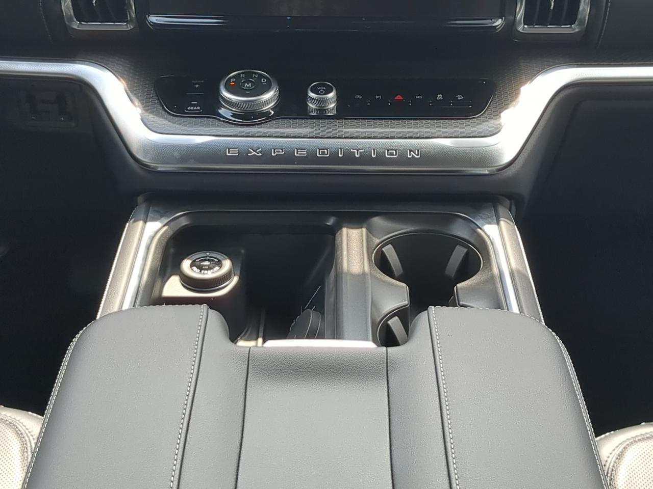 2027 Ford Expedition Platinum Appleton WI