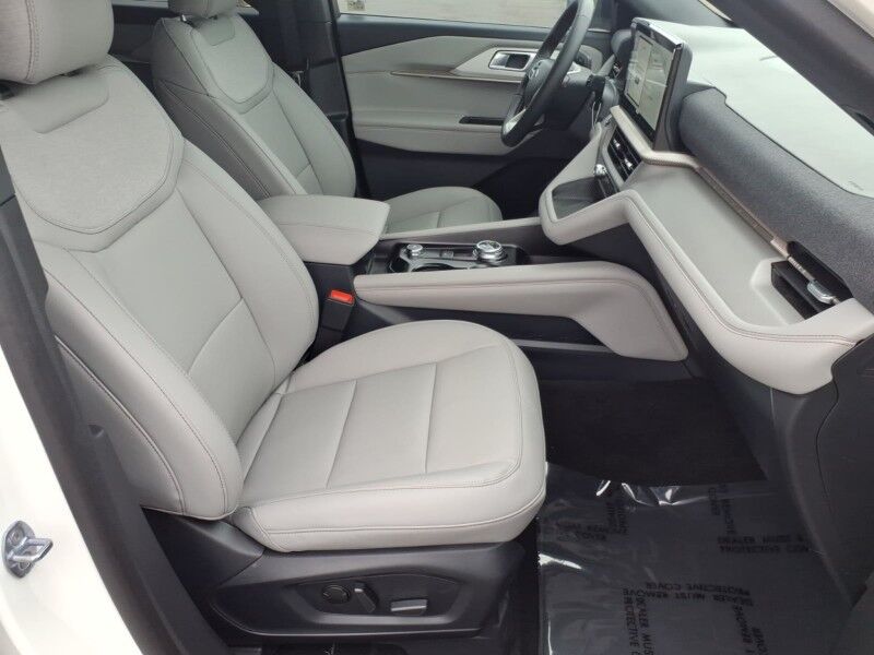 2027 Ford Explorer Active w/200A Pkg