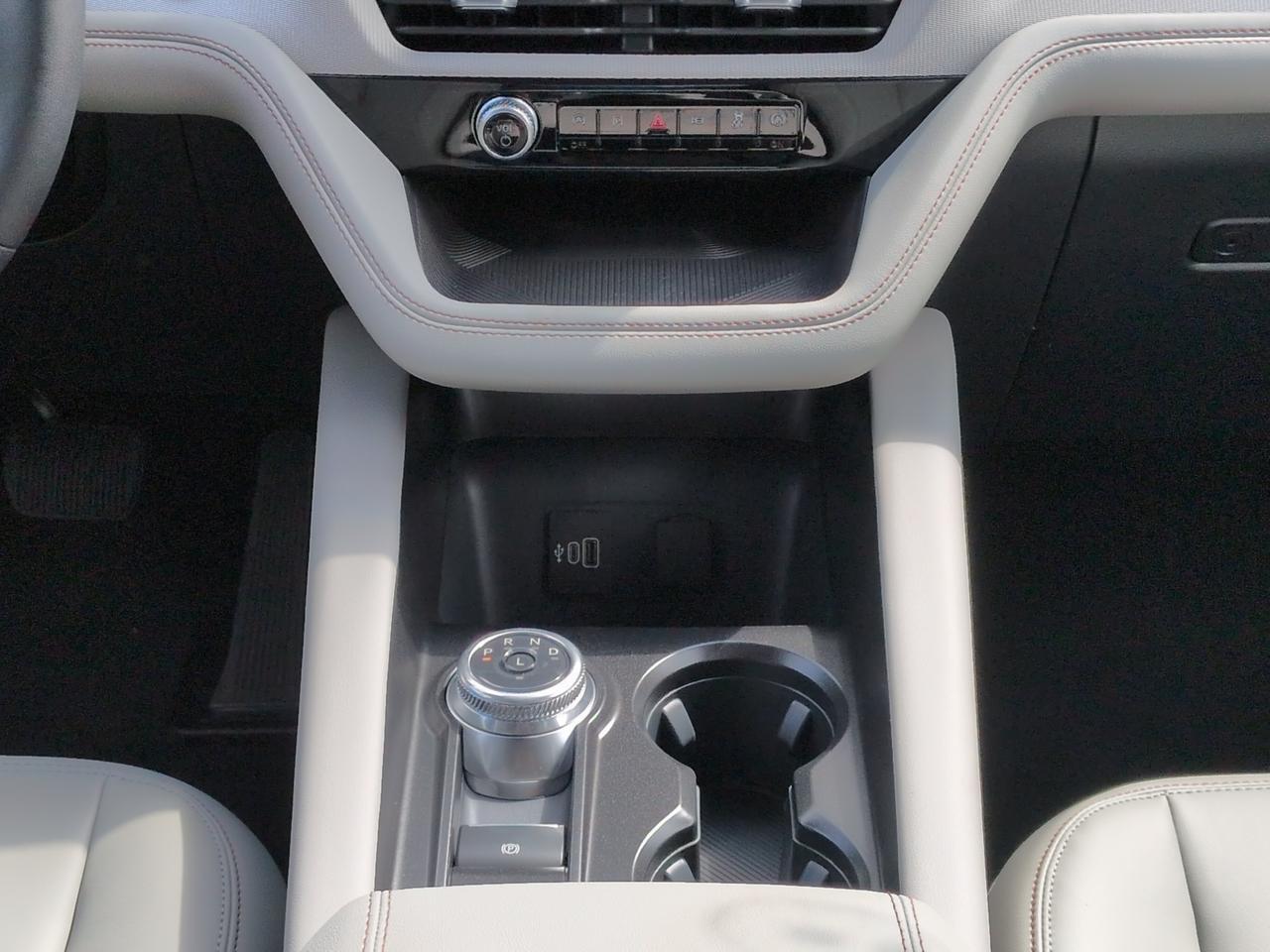2027 Ford Explorer Active w/200A Pkg Appleton WI