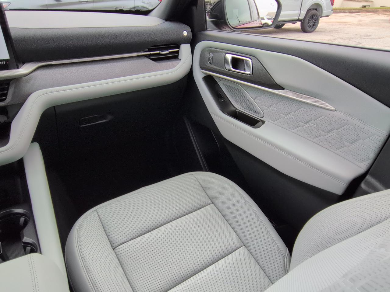 2027 Ford Explorer Platinum Appleton WI