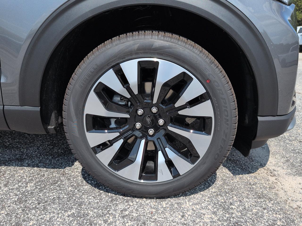 2027 Ford Explorer Platinum Appleton WI