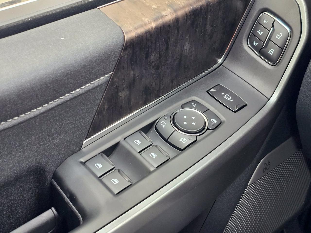 2027 Ford F-350SD Lariat Watertown SD