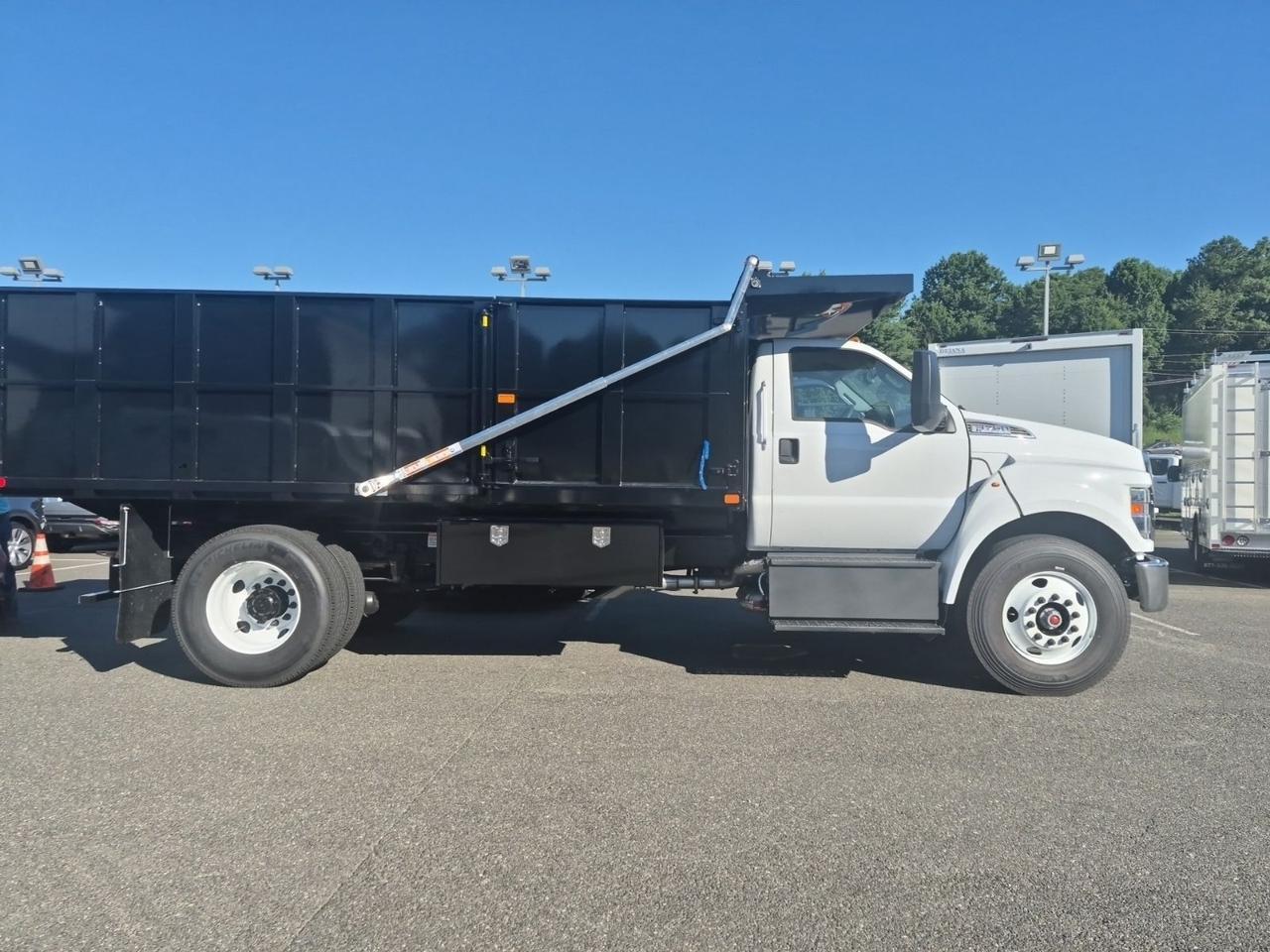 2027 Ford F-750SD Base Warrenton VA