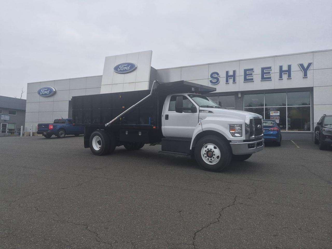 2027 Ford F-750SD Base