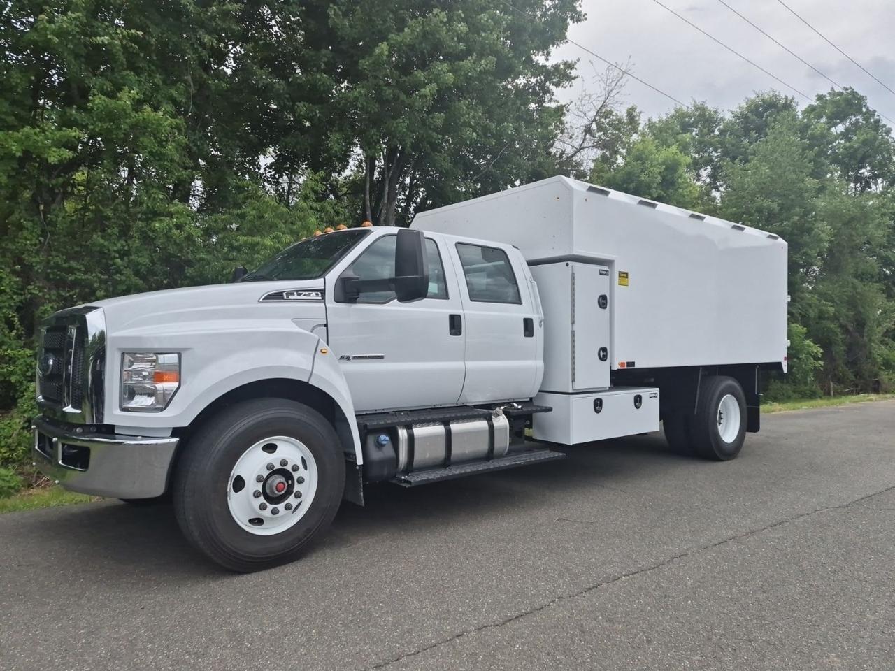 2027 Ford F-750SD Base