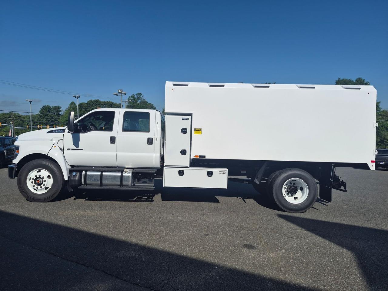 2027 Ford F-750SD Base