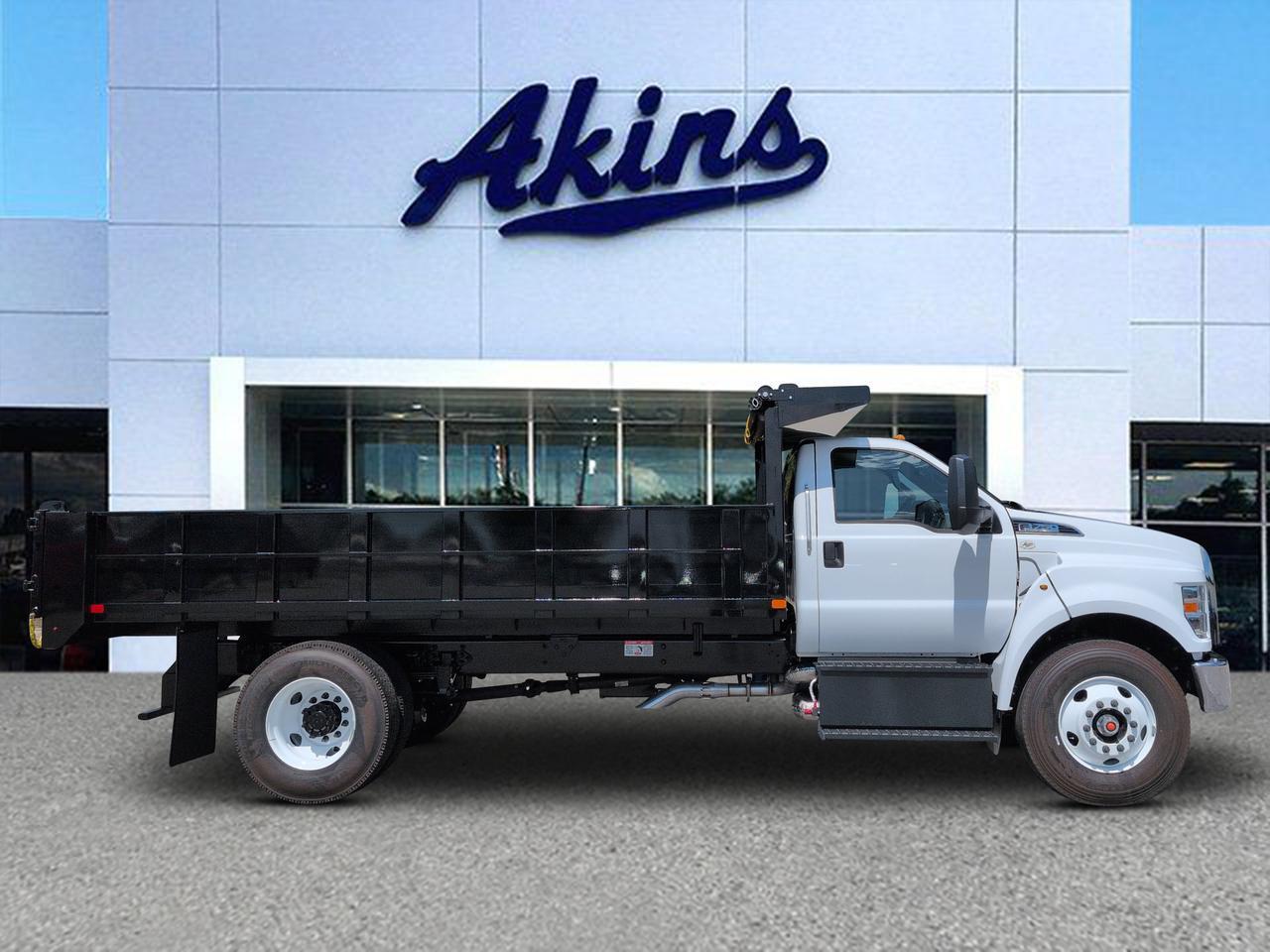 2027 Ford F750 HGT