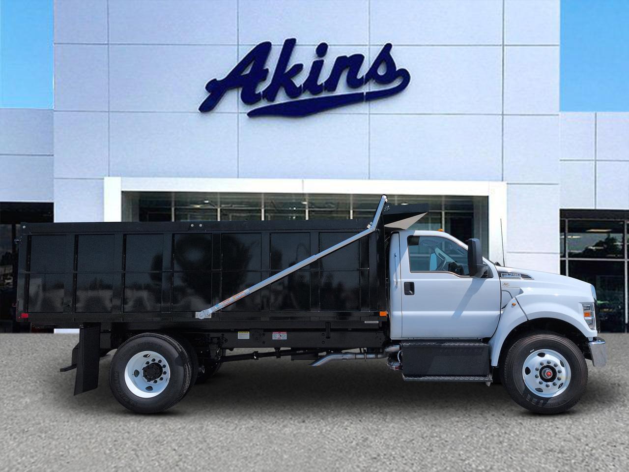 2027 Ford F750 HGT