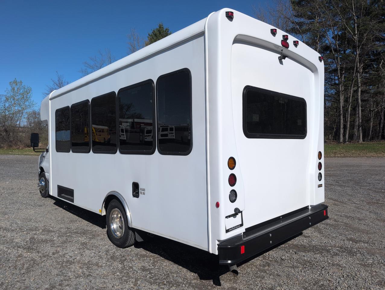 2027 Ford HLE HLE COACH Johnstown NY