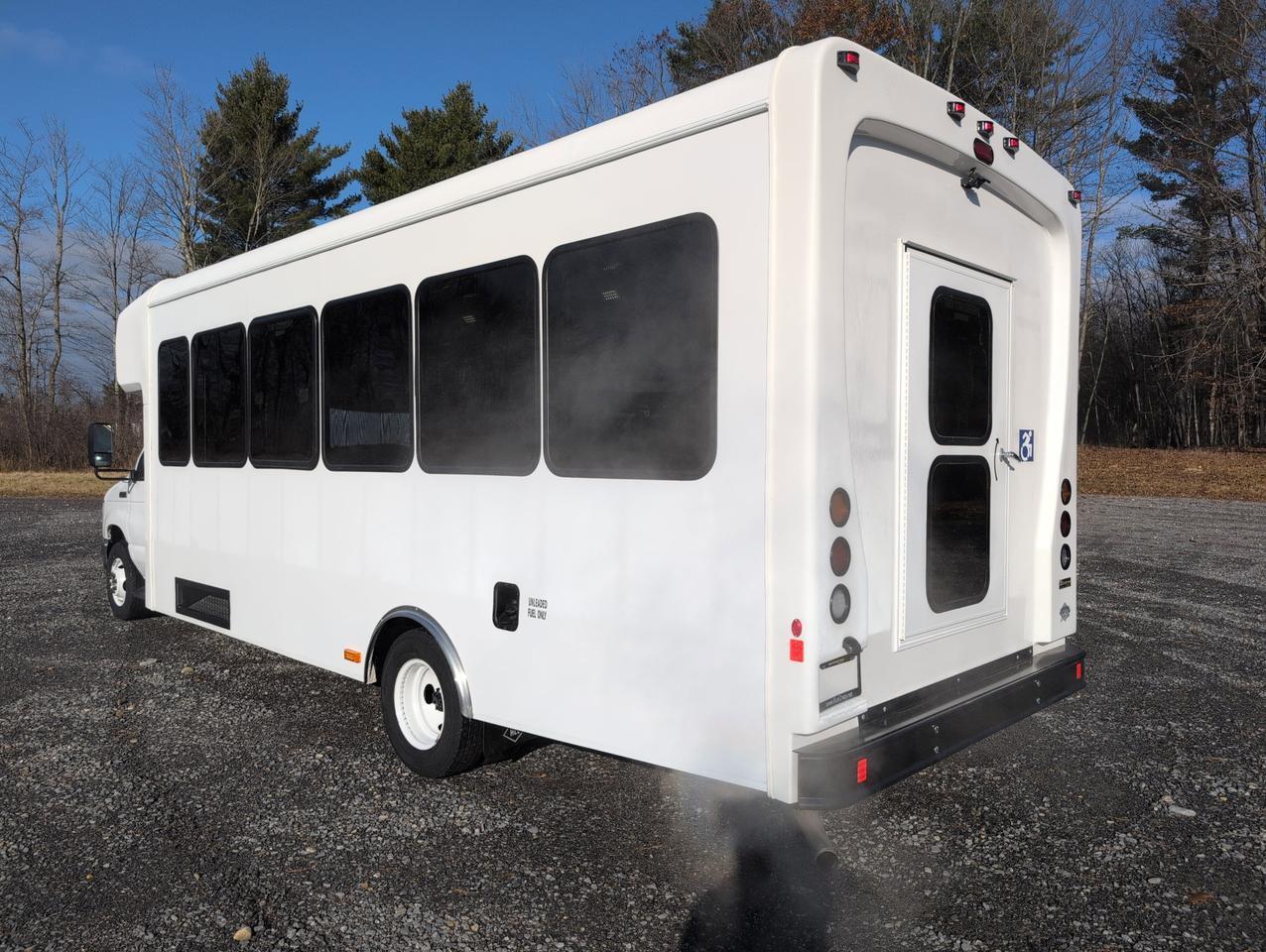 2027 Ford HLE HLE COACH