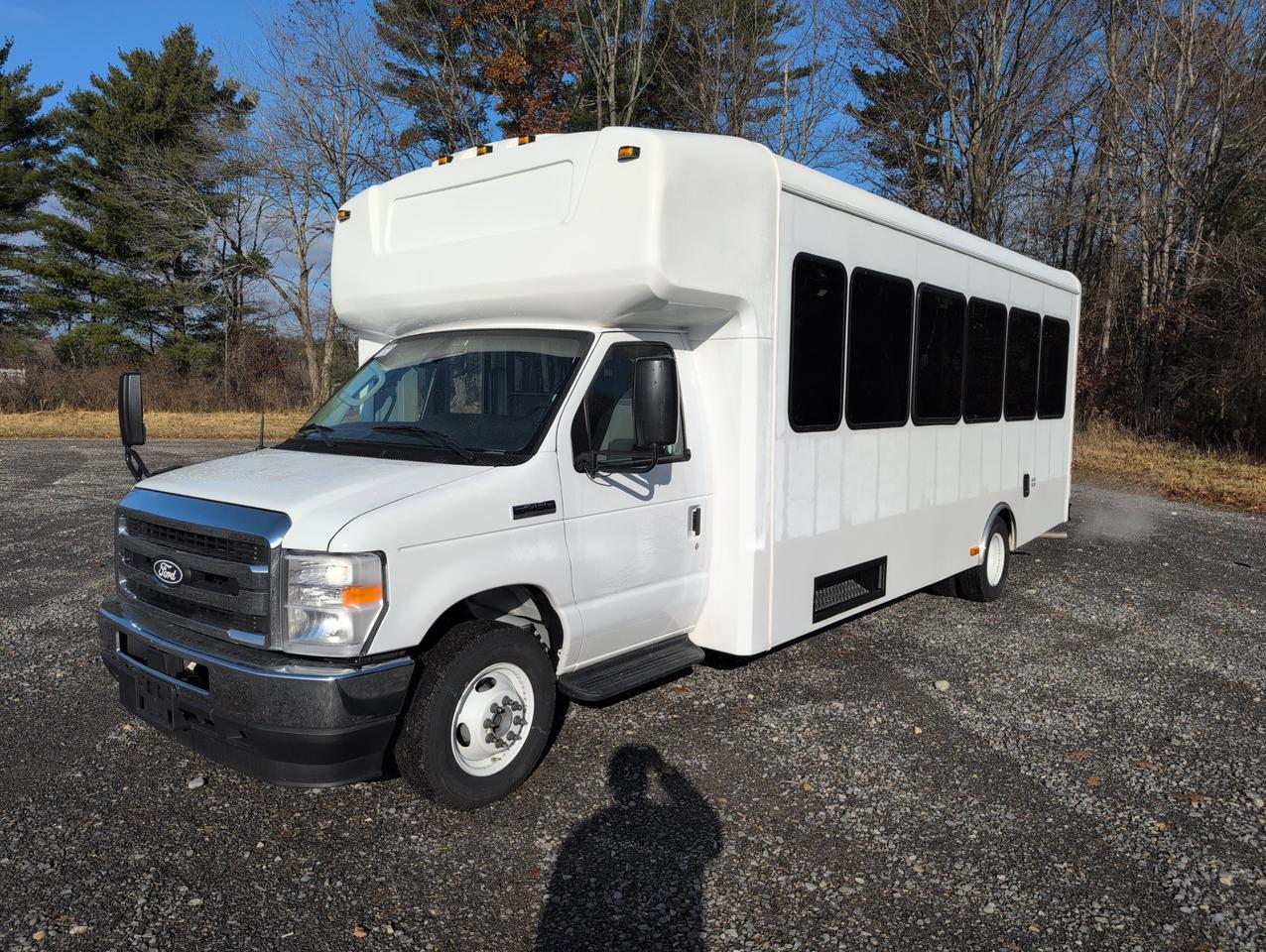 2027 Ford HLE HLE COACH