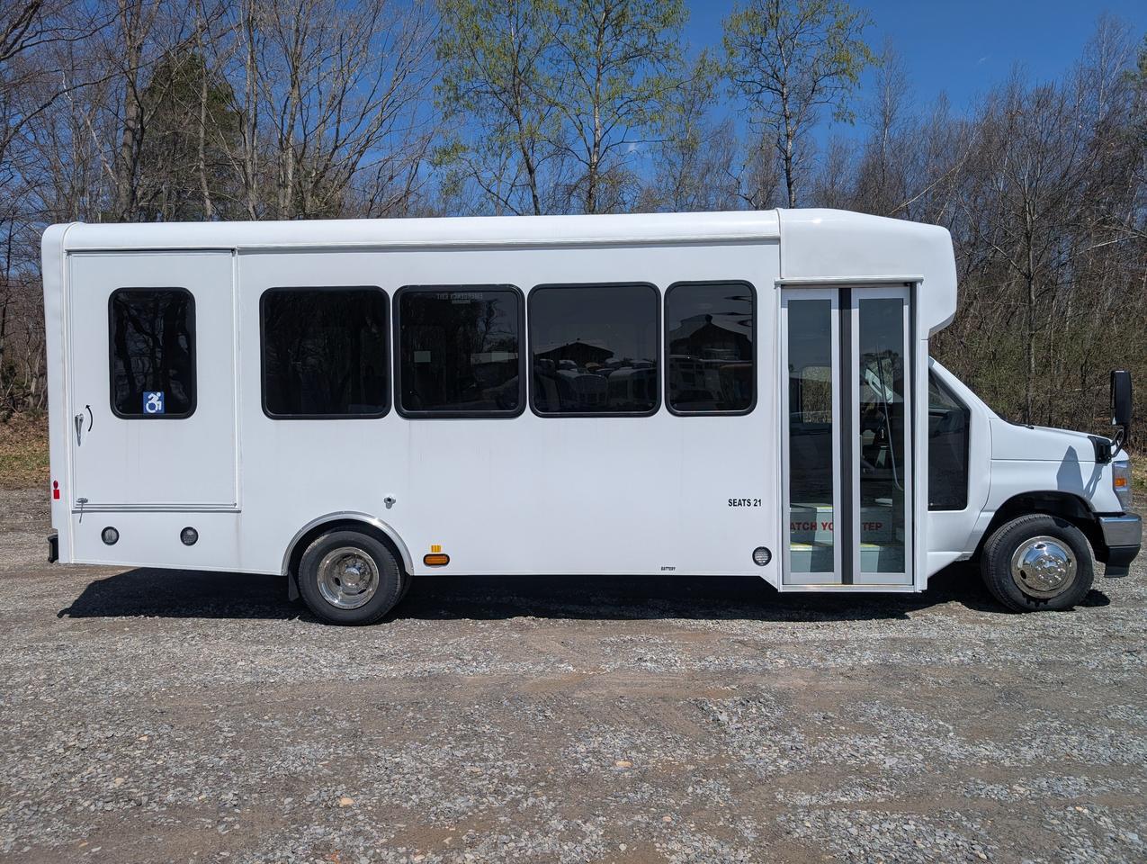 2027 Ford HLE HLE COACH