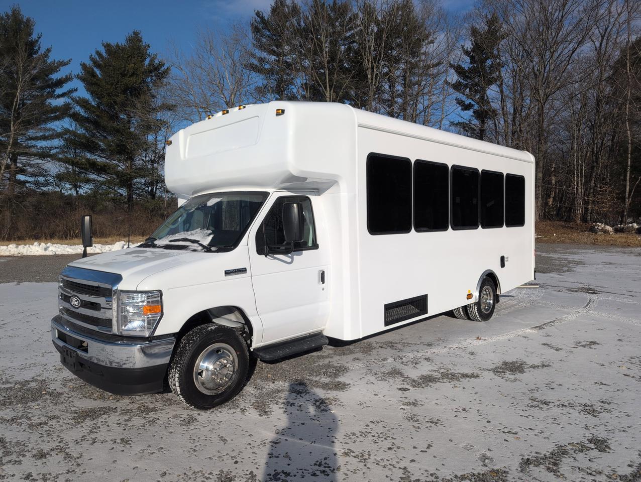 2027 Ford HLE HLE COACH