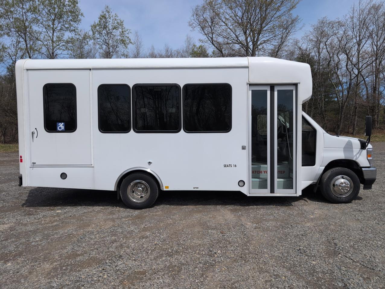 2027 Ford HLE HLE COACH