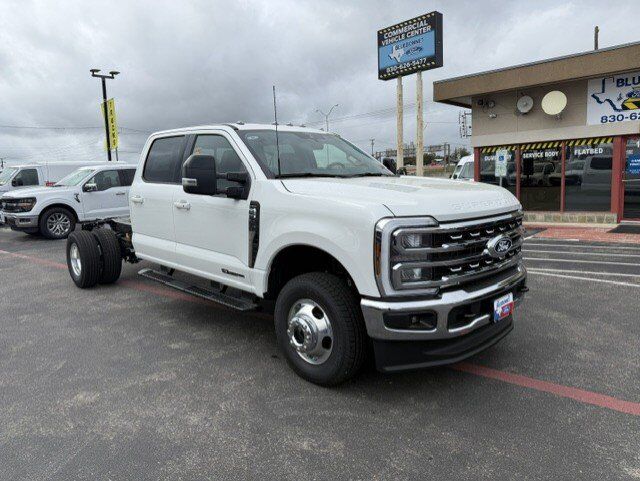 2027 Ford Super Duty F-350 DRW Chassis LARIAT New Braunfels TX